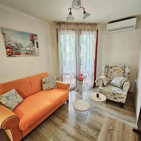 Romantic Next To Sea Garden Apartment